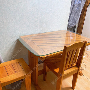식탁, 의자 2개 포함 65000원/ 시원한 파란유리 티비다이 및 컴퓨터 테이블 책상 65000원/ 화이트 수납장, 신발장 가능 55000