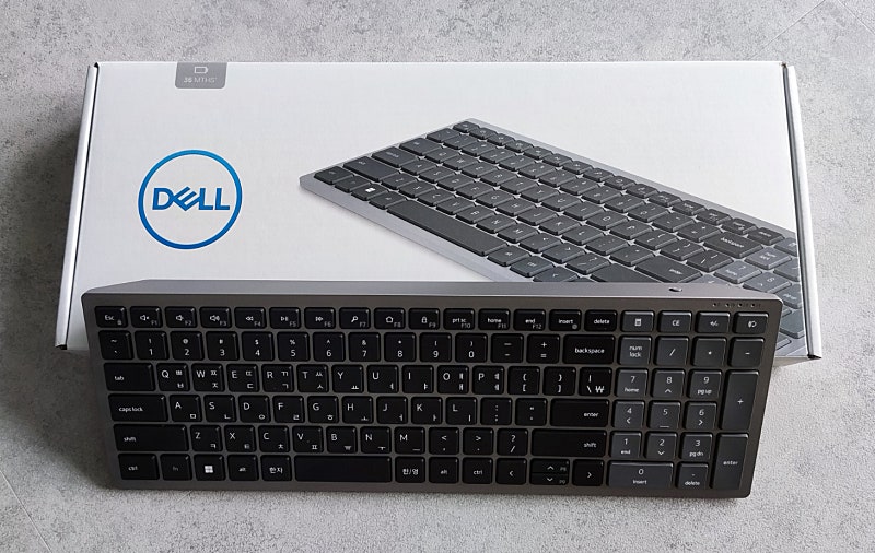 깨끗한 상태의 Dell KB740 무선 블루투스 키보드 8만원 팝니다.