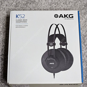 AKG K52