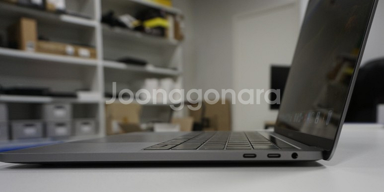 [애플] 맥북프로 2019 13인치 i5/8GB/256...--4