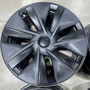 [판매] 테슬라 모델Y RWD 신형 블랙색상 19인치휠 한대분 낱개판매가능