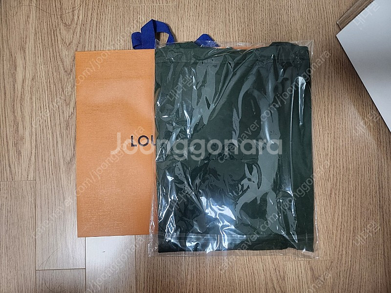 루이비통 인사이드 아웃라벨 티셔츠 판매합니다(미개봉)--2