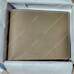 [새상품]에르메스 시티즌 트윌 컴팩트 에토프 / Hermes Citizen Twill Compact Card Holder Swift & Silk Clochette Etoupe Su