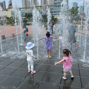 에그녹 저 흰색+검정(4y) -> 님 곰젤리 6y 교환 하실분 있나요?