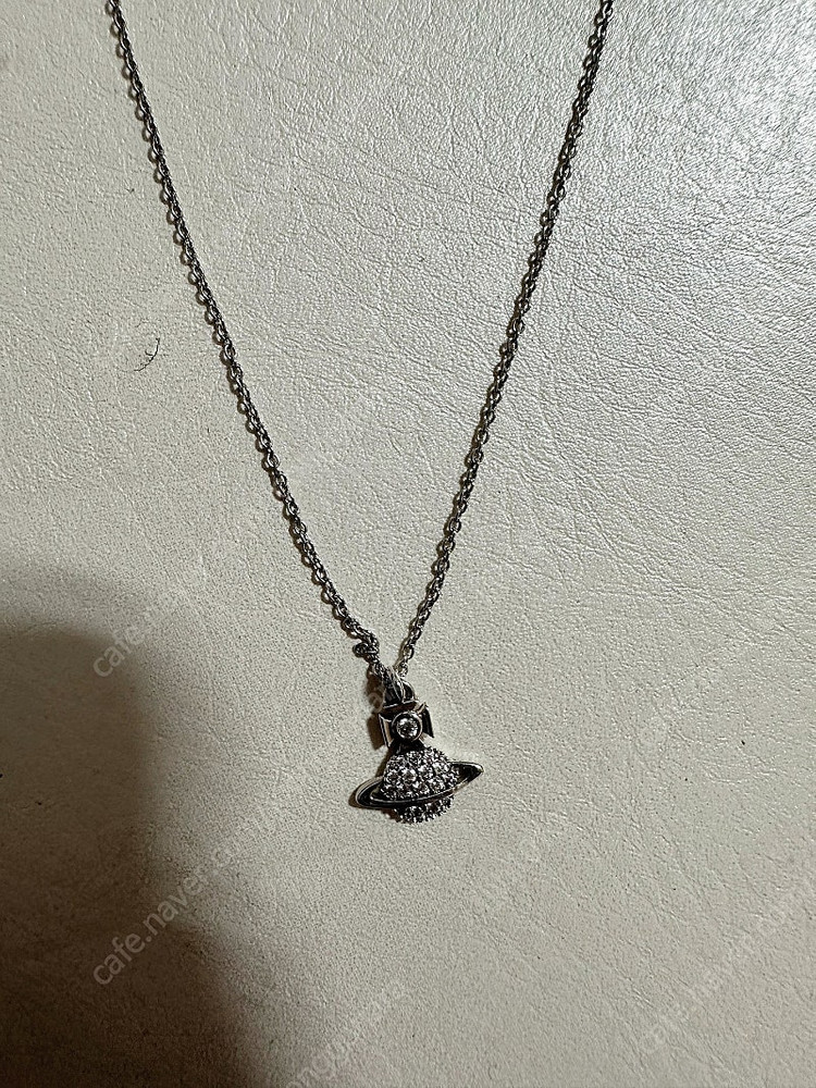 비비안웨스트우드 실버 목걸이--1