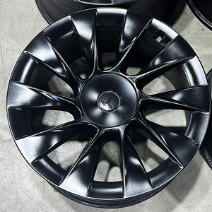 [판매] 테슬라 모델Y 20인치 인덕션 정품휠 한대분 낱개판매가능