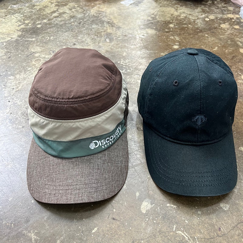 디스커버리 데상트 군모 볼캡 모자 두개 일괄판매