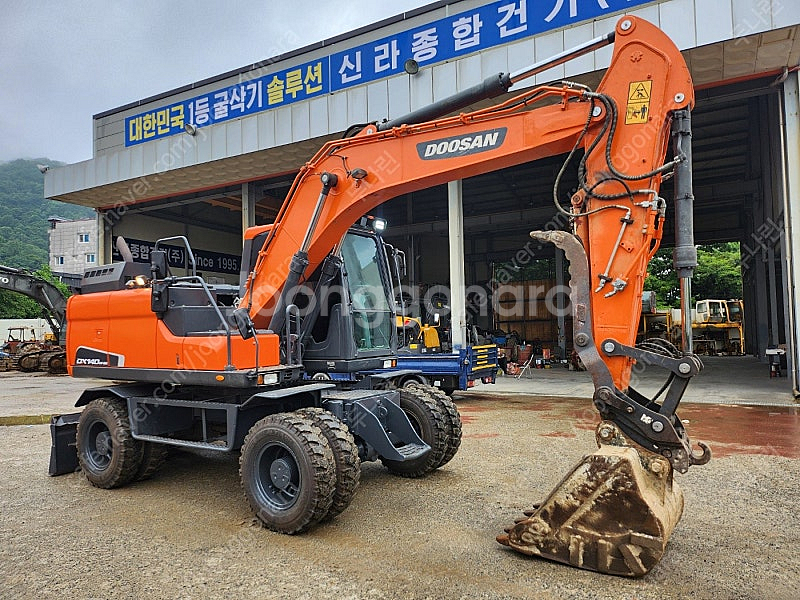 두산 DX140W 5 2017년식 가동8천 코끼리집게 ...--1