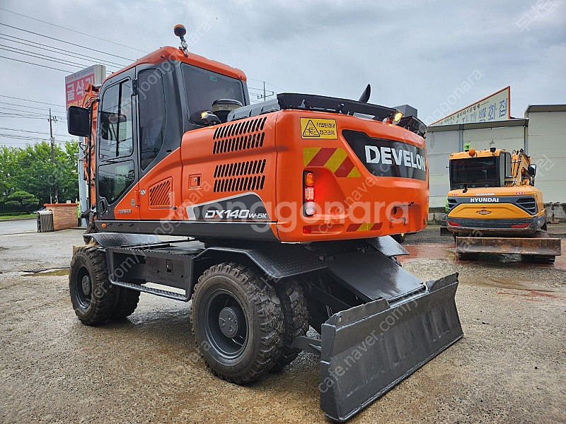 두산 DX140W 5 2017년식 가동8천 코끼리집게 ...--4