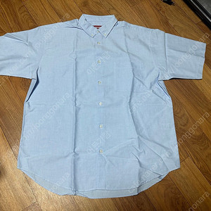 (새상품) 슈프림 Loose fit s/s Oxford Shirt Light Blue 24SS 루즈핏 옥스포트 셔츠 라이트블루 M사이즈 팝니다.