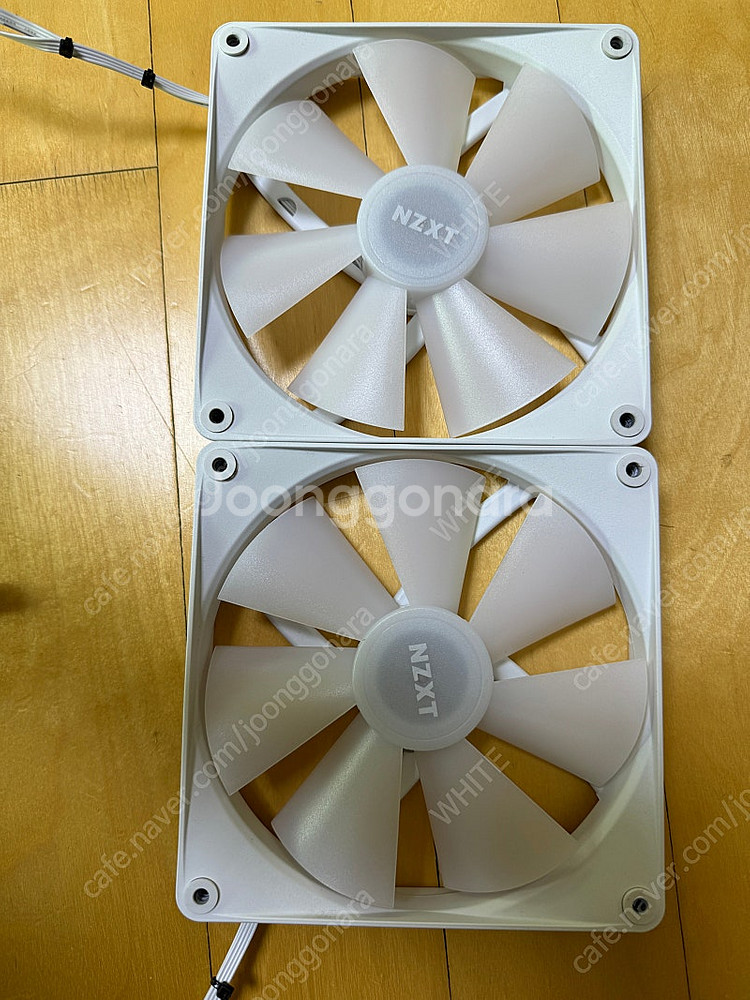 MZXT F140 RGB CORE 화이트 2개 판매--1