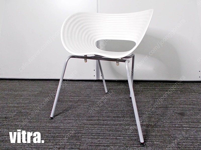 VITRA TOM VAC CHAIR 비트라 톰백 의자 / 화이트 / 페인트코팅다리