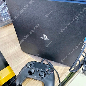 PS4 프로 SSD1테라 장착 팝니다(나콘 v2패드)