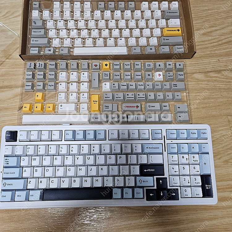 F99 독거미(경해축)키보드+ 체리 한글 키캡 판매합니다--2