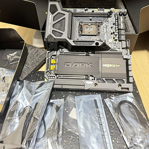 에브가 z690 다크 킹핀 풀박스 팝니다.(evga z690 dark kingpin)