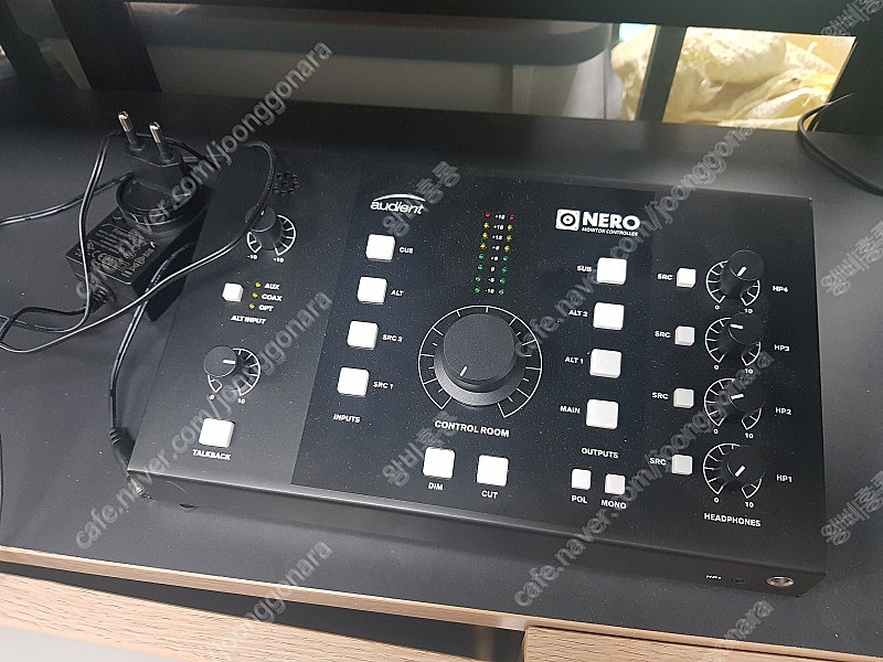 Audient nero 모니터 컨트롤러 (25만원)