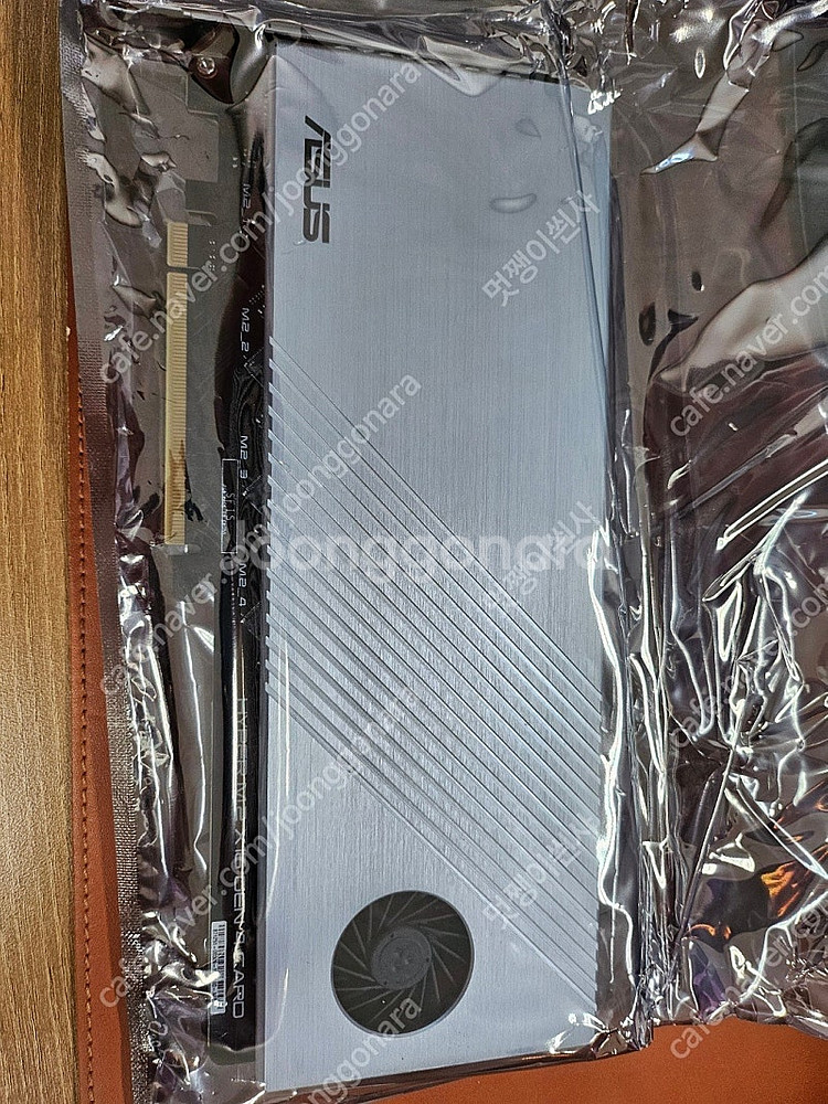 ASUS HYPER M.2 x16 Gen 4 CARD--0