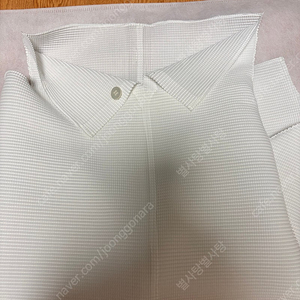 이세이미야케 미 돌먼스트레치 카라탑 화이트 플리츠플립