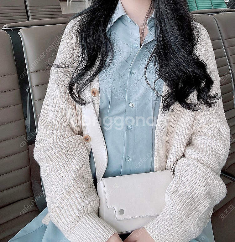 파인드카푸어 마크백 18 크링클드 아이보리 크로스백--0