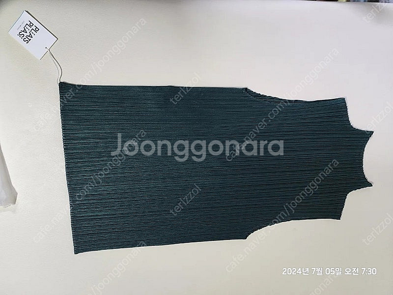 이세이미야케 플리츠플리츠 다크그린 신상 싸이즈3 입니다...--3