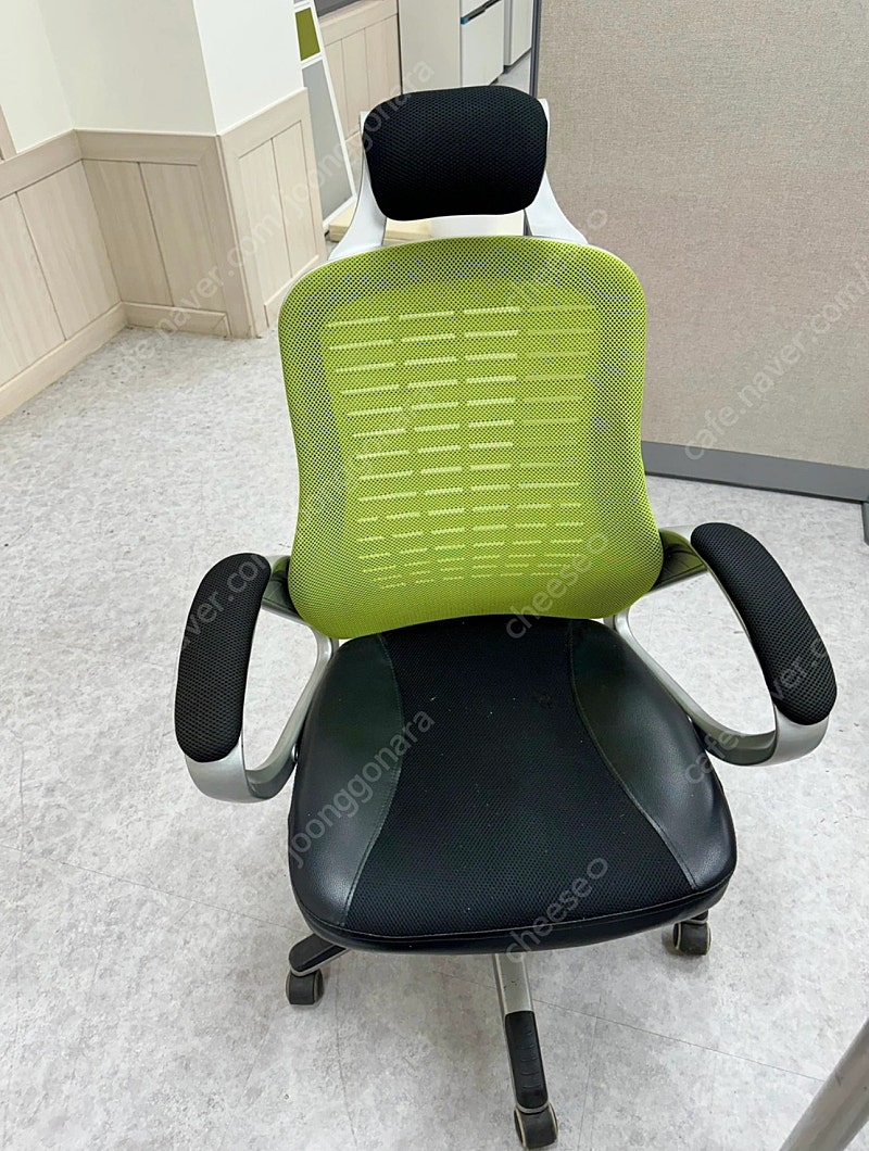 메쉬 사무용 의자 컴퓨터의자 게이밍의자 책상의자 (2개있음)