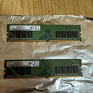 삼성전자 DDR4-2400 8GB 램 두 개 팝니다.
