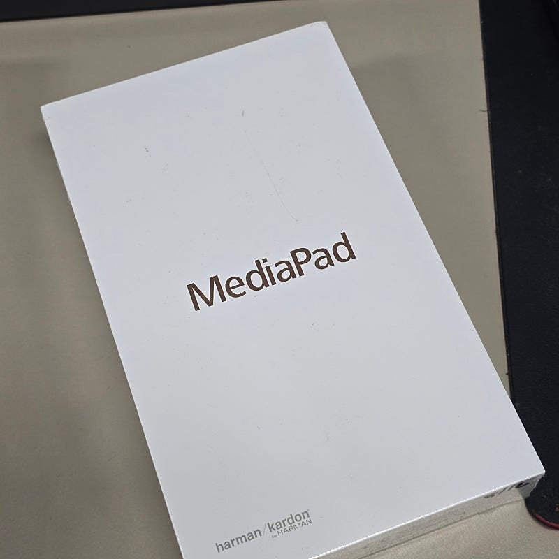 미디어 패드 화이트 32기가 미개봉 가성비테블릿 10만에 판매합니다