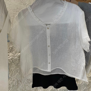 타낫 patch crop blouse