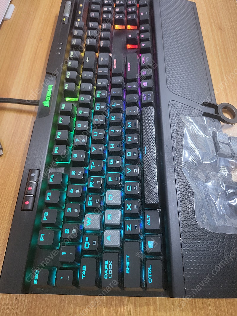 커세어 K70 RGB MK.2 키보드(적축) 팝니다. 상태좋음