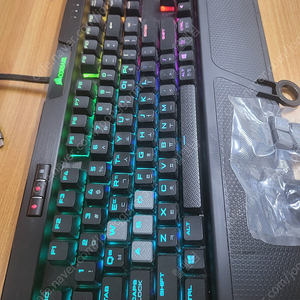 커세어 K70 RGB MK.2 키보드(적축) 팝니다. 상태좋음