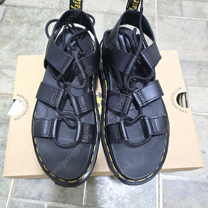 Dr.martens 닥터마틴 나틸라 샌들 uk4