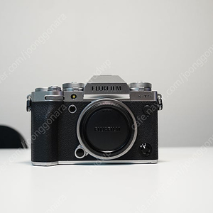 fujifilm X-T5 바디 및 추가 정품 배터리, JJC 그립 포함 210만원, 경남 진주