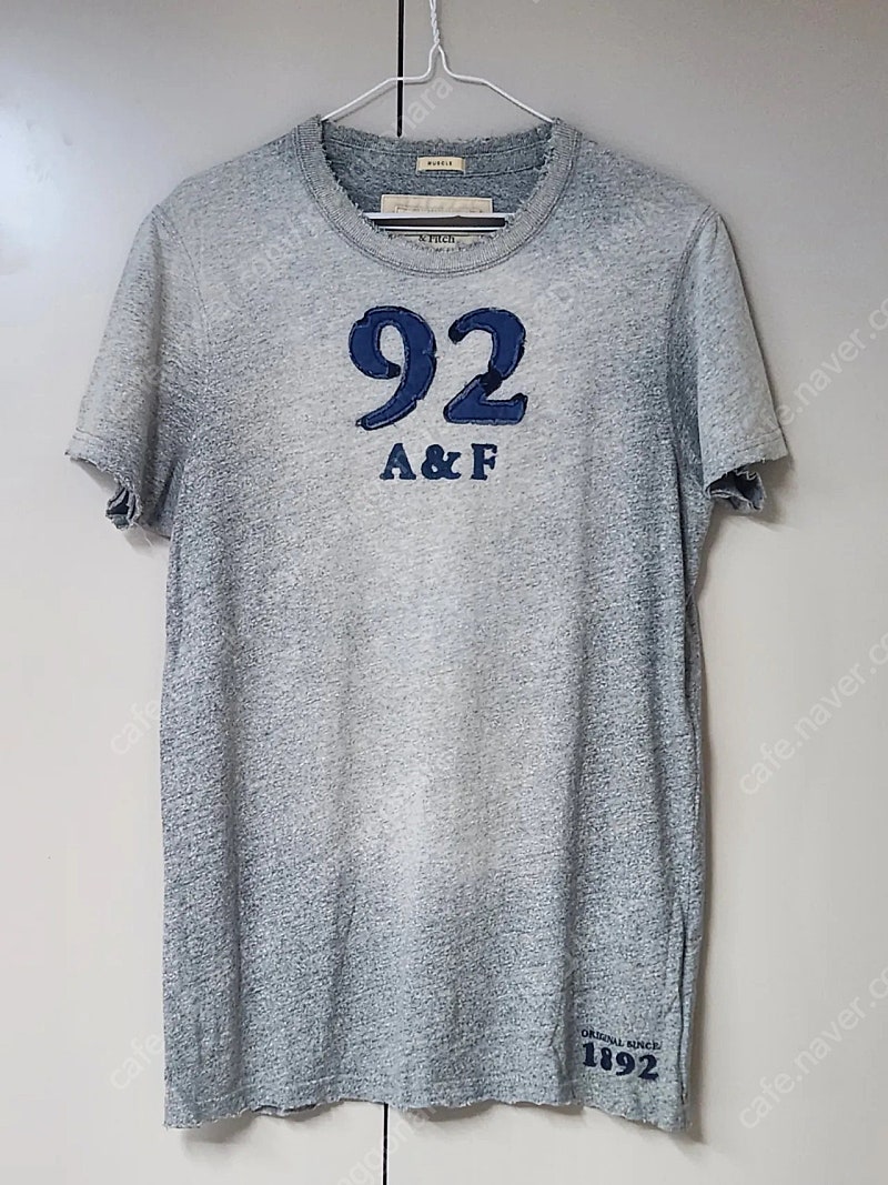 아베크롬비 면티셔츠 2벌 M사이즈 (100사이즈), PK 1벌 L사이즈(100사이즈)로 일괄 판매