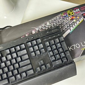 커세어 K70 LUX RGB 적축 + PBT 더블샷 키캡