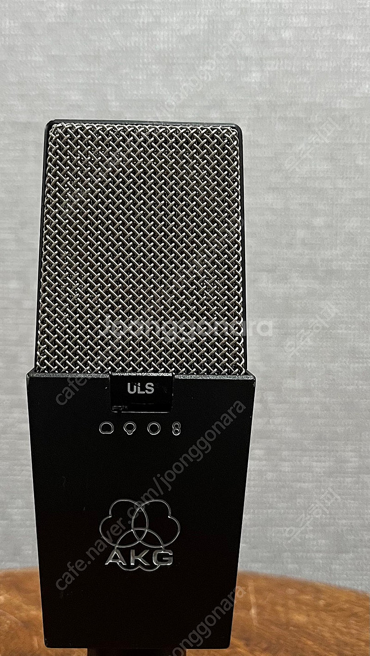 AKG 414 B ULS 구하고 있어요.--0