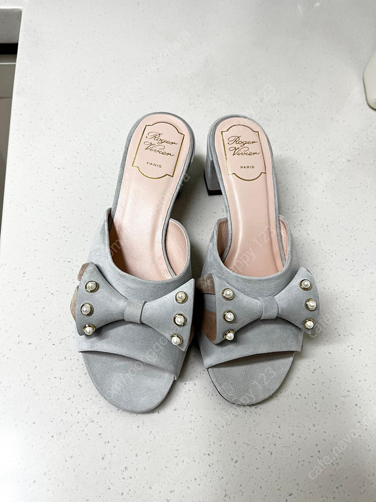 로저비비에 리본 샌들 팝니다ㅡ가격다운 이미지