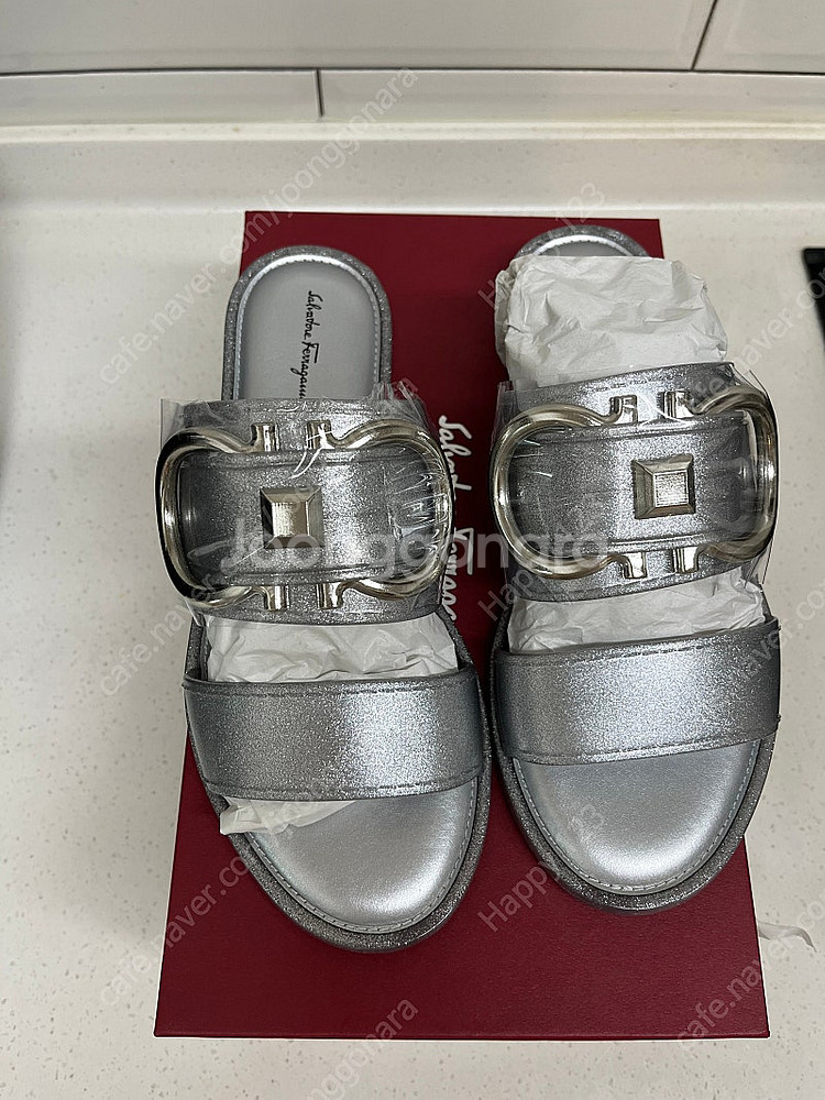 페라가모 젤리슈즈 팝니다--0