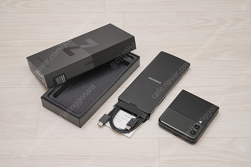 삼성 갤럭시z플립3 블랙 256기가 정상해지폰(공기계) 박스풀 + 보호필름