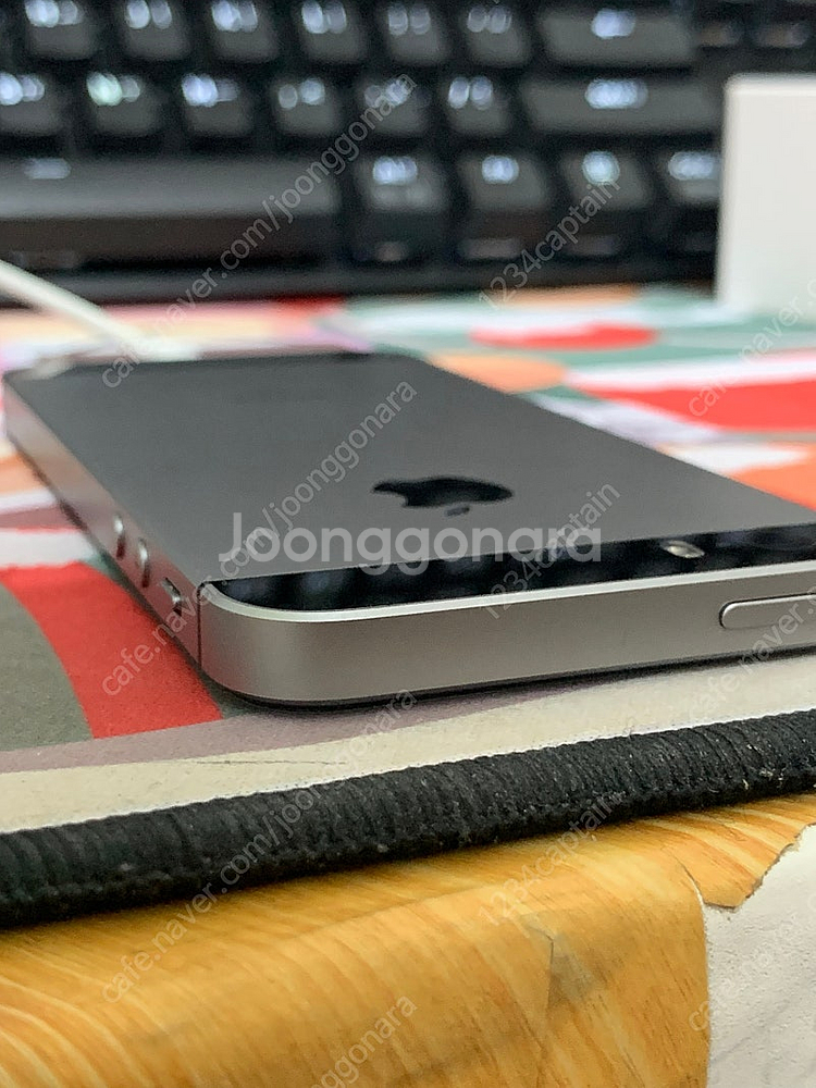 아이폰se1 32g 팝니다--7