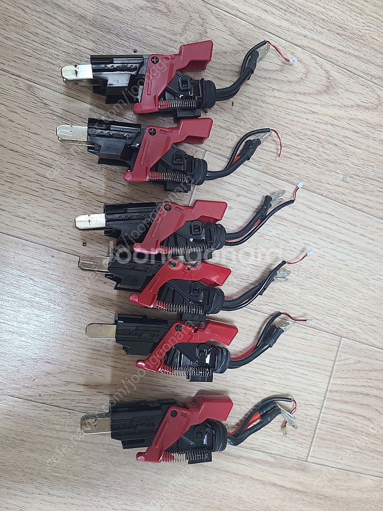 다이슨 v10, v11 트리거뭉치 팝니다. 만원--0
