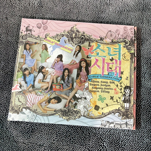 [중고음반/CD] [중고음반/CD] 소녀시대 Girl's Generation 1st 싱글 데뷔앨범 - 다시 만난 세계 (디지팩)