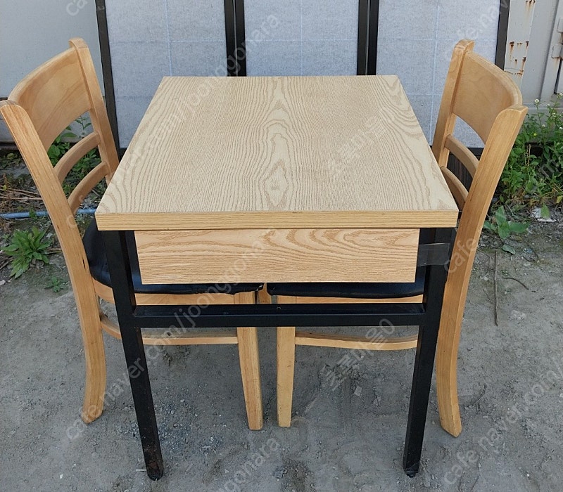 [판매]﻿ 2인용 수저통있는 테이블, 업소용 서랍테이블, 주방테이블,원목의자,캐빈의자입니다.