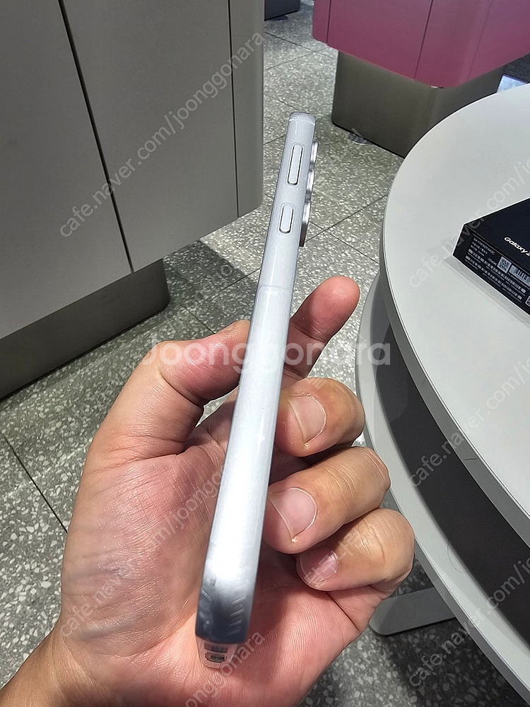 갤럭시S23FE (S711) 크림 256GB 판매합니다...--2