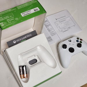 Xbox 무선 컨트롤러 로봇 화이트 PC 게임 패드 엑스박스 시리즈X 4세대 (USB type-C 케이블 2m 포함)