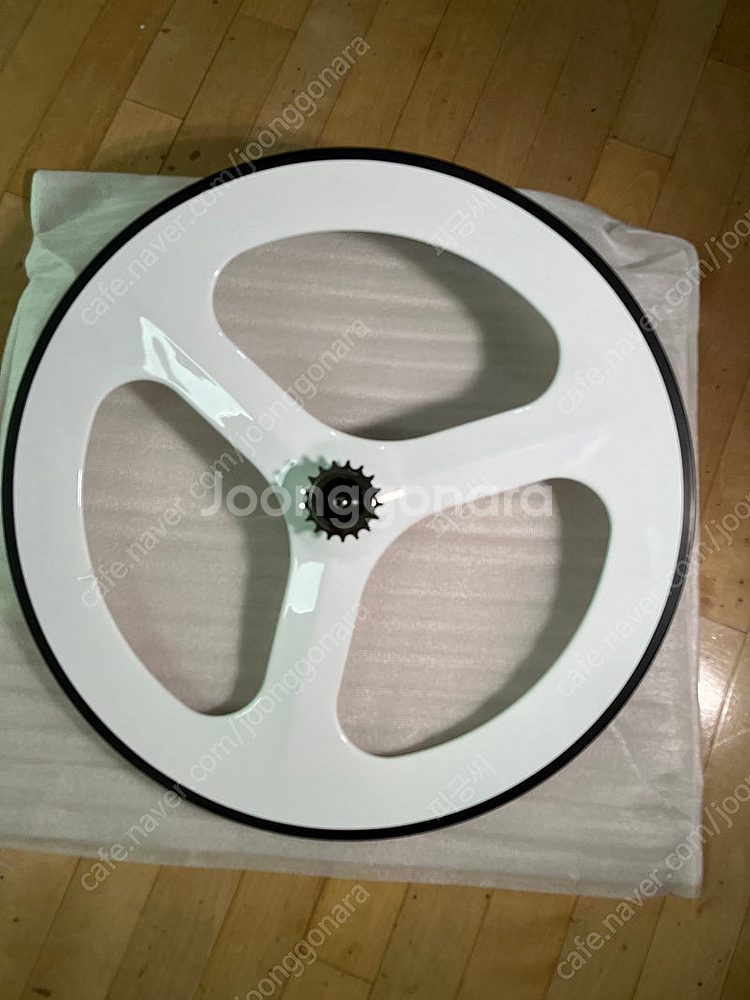 픽시 카본 삼발이 화이트 리어휠(새제품)--0