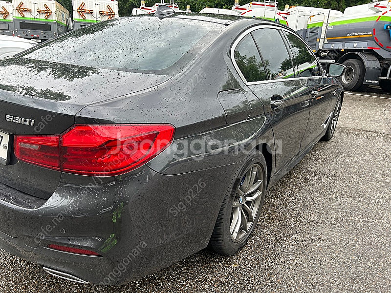 BMW 2018년식 530i msp 소피스토 그레이--2