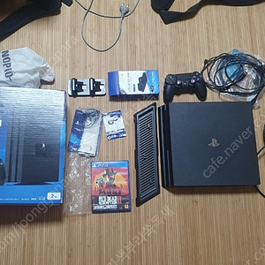 ps4 pro 2TB 본체 및 부속품들 팝니다 (레데리2 포함)