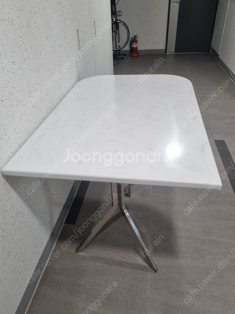이일랜드 연장식탁 오로라블랑사용 초저가--3