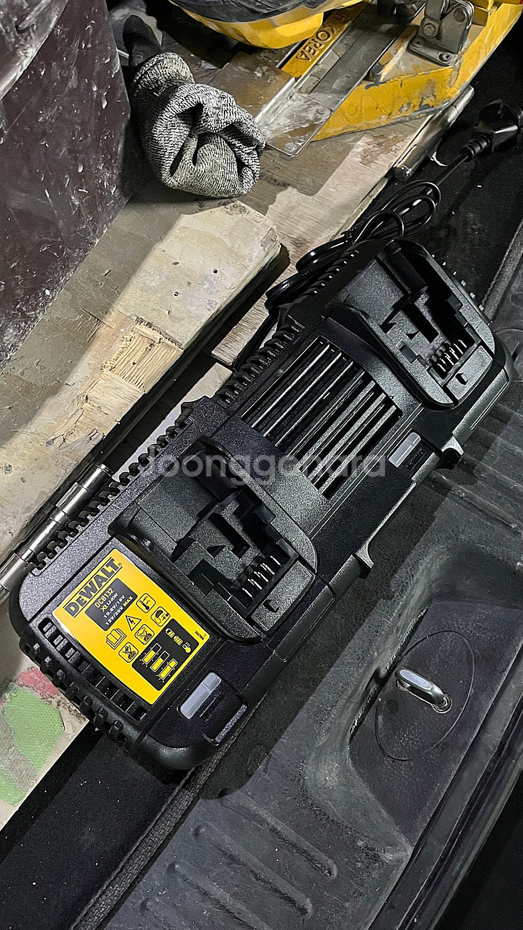 디월트 듀얼충전기DCB132--0