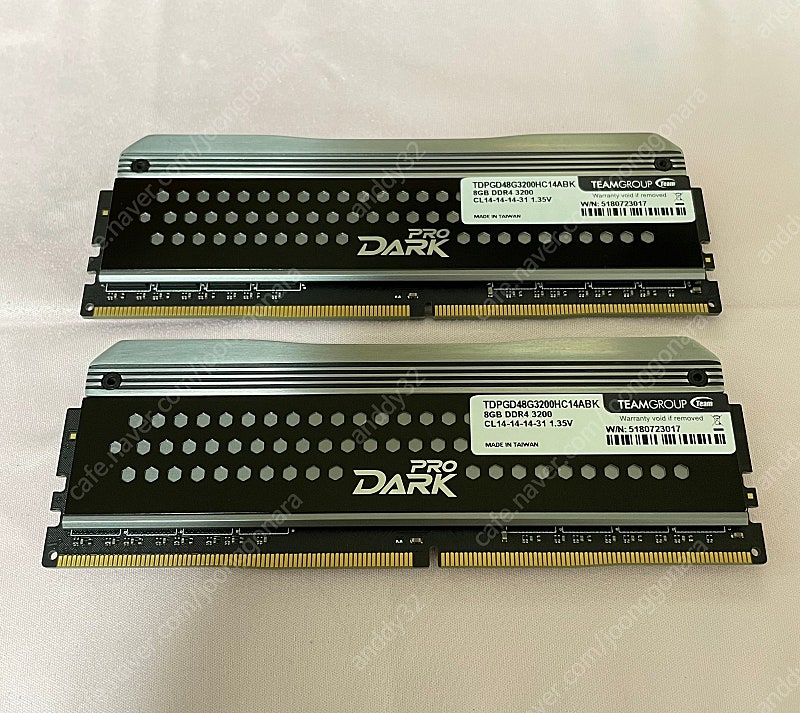 Teamgroup Dark Pro(팀그룹 다크 프로) DDR4 3200 CL14 16GB(8GB x 2) 팝니다.